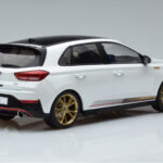Hyundai i30 N PD Atlas Weiss MCG 1:18 - image 2 of 6