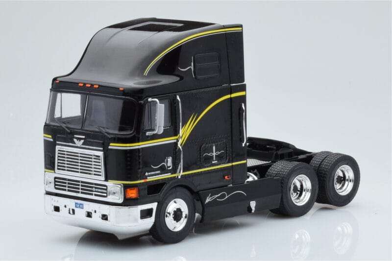 International Eagle Cabover Schwarz IXO 1:43
