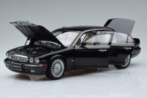 Jaguar XJ6 X350 Ebony Schwarz Almost Real 1:18 810501 Metall — Bild 2 von 11