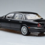 Jaguar XJ6 X350 Ebony Schwarz Almost Real 1:18 - image 6 of 11
