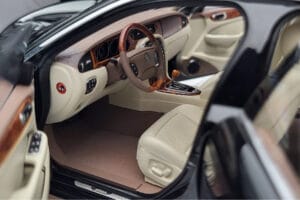 Jaguar XJ6 X350 Ebony Schwarz Almost Real 1:18 810501 Metall — Bild 7 von 11