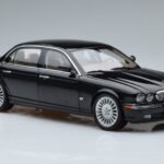 Jaguar XJ6 X350 Ebony Schwarz Almost Real 1:18 - image 10 of 11