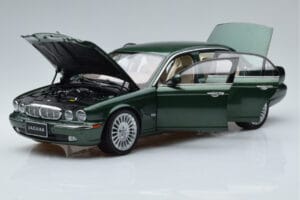 Jaguar XJ6 X350 Racing Grün Almost Real 1:18 810502 Metall — Bild 2 von 13