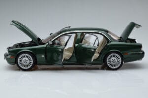 Jaguar XJ6 X350 Racing Grün Almost Real 1:18 810502 Metall — Bild 4 von 13