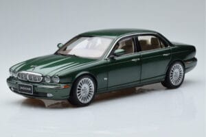 Jaguar XJ6 X350 Racing Grün Almost Real 1:18