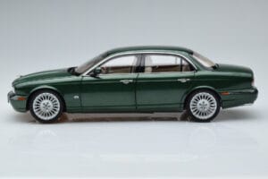 Jaguar XJ6 X350 Racing Grün Almost Real 1:18 810502 Metall — Bild 5 von 13