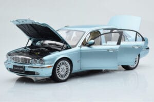 Jaguar XJ6 X350 Seafrost Hellblau Almost Real 1:18 810503 Metall — Bild 2 von 11