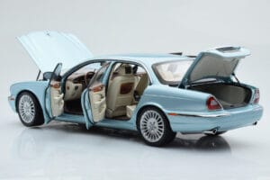 Jaguar XJ6 X350 Seafrost Hellblau Almost Real 1:18 810503 Metall — Bild 3 von 11