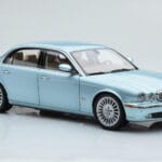 Jaguar XJ6 X350 Seafrost Hellblau Almost Real 1:18 - image 7 of 11