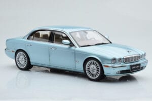 Jaguar XJ6 X350 Seafrost Hellblau Almost Real 1:18 810503 Metall — Bild 7 von 11