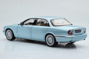 Jaguar XJ6 X350 Seafrost Hellblau Almost Real 1:18 810503 Metall — Bild 8 von 11
