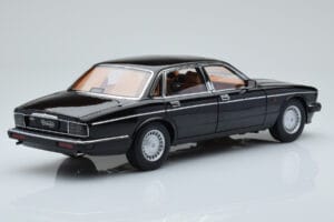Jaguar XJ6 XJ40 Ebony Schwarz Almost Real 1:18 810543 Metall — Bild 3 von 11