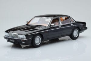 Jaguar XJ6 XJ40 Ebony Schwarz Almost Real 1:18