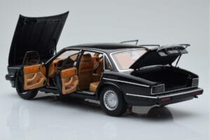 Jaguar XJ6 XJ40 Ebony Schwarz Almost Real 1:18 810543 Metall — Bild 5 von 11
