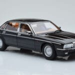 Jaguar XJ6 XJ40 Ebony Schwarz Almost Real 1:18 - image 6 of 11