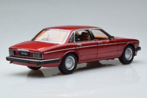 Jaguar XJ6 XJ40 Flamenco Rot Almost Real 1:18 810541 Metall — Bild 3 von 11