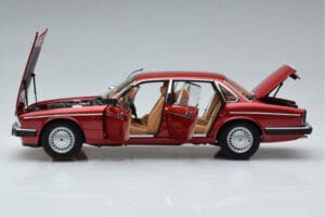 Jaguar XJ6 XJ40 Flamenco Rot Almost Real 1:18 810541 Metall — Bild 4 von 11