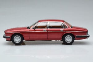 Jaguar XJ6 XJ40 Flamenco Rot Almost Real 1:18 810541 Metall — Bild 5 von 11
