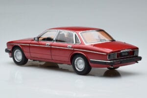 Jaguar XJ6 XJ40 Flamenco Rot Almost Real 1:18 810541 Metall — Bild 7 von 11