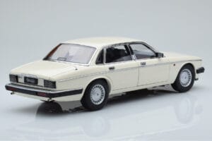 Jaguar XJ6 XJ40 Glacier Weiß Almost Real 1:18 810542 Metall — Bild 3 von 11