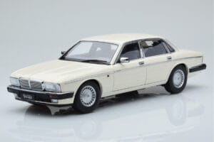 Jaguar XJ6 XJ40 Glacier Weiß Almost Real 1:18