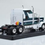 Kenworth W900 Grün Weiß IXO 1:43 - image 2 of 6