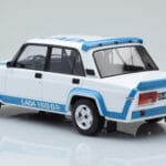 Lada 2105 VFTS Weiß IXO 1:18 - image 5 of 6