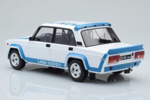 Lada 2105 VFTS Weiß IXO 1:18 18CMC144 Metall — Bild 5 von 6