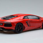 Lamborghini Aventador LP700-4 Andromeda Rot AUTOart 1:18 - image 3 of 10
