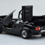 Lamborghini Countach LP5000S Schwarz AUTOart 1:18 - image 3 of 10