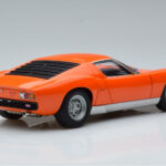 Lamborghini Miura SV Orange AUTOart 1:18 - image 3 of 8