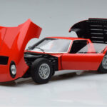 Lamborghini Miura SV Rot AUTOart 1:18 - image 2 of 8