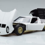 Lamborghini Miura SV Weiß AUTOart 1:18 - image 2 of 8