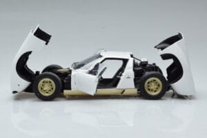 Lamborghini Miura SV Weiß AUTOart 1:18 74544 Metall — Bild 4 von 8