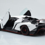 Lamborghini Veneno Weiß AUTOart 1:18 - image 3 of 8