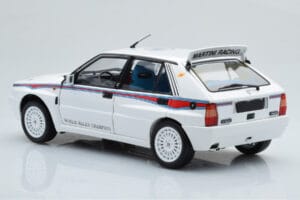 Lancia Delta HF Integrale 6 Weiß Kyosho 1:18 08344E Metall — Bild 7 von 8