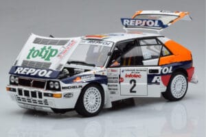 Lancia Delta HF Integrale Evoluzione #2 C. Sainz / L. Moya Tour de Corse 1993 Kyosho 1:18 08348J Metall — Bild 2 von 9