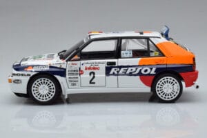 Lancia Delta HF Integrale Evoluzione #2 C. Sainz / L. Moya Tour de Corse 1993 Kyosho 1:18 08348J Metall — Bild 4 von 9