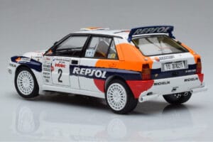 Lancia Delta HF Integrale Evoluzione #2 C. Sainz / L. Moya Tour de Corse 1993 Kyosho 1:18 08348J Metall — Bild 6 von 9
