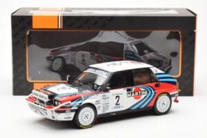Lancia Delta Integrale 16V #2 M. Biasion / T. Siviero Rally Safari 1990 IXO 1:18 18RMC139A Metall — Bild 6 von 6