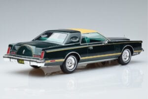Lincoln Continental Mark V Dunkelgrün MCG 1:18 MCG18404 Metall — Bild 2 von 6