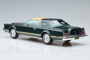 Lincoln Continental Mark V Dunkelgrün MCG 1:18 MCG18404 Metall — Bild 5 von 6