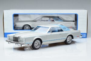 Lincoln Continental Mark V Silber MCG 1:18 MCG18403 Metall — Bild 6 von 6