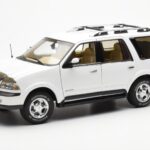 Lincoln Navigator Weiß AUTOart 1:18