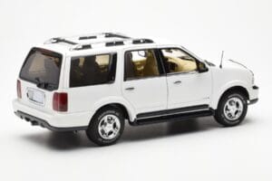 Lincoln Navigator Weiß AUTOart 1:18 72761 Metall — Bild 3 von 8