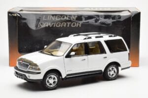 Lincoln Navigator Weiß AUTOart 1:18 72761 Metall — Bild 8 von 8