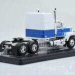 Mack Superliner Magnum Weiß Blau IXO 1:43 - image 2 of 6
