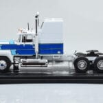 Mack Superliner Magnum Weiß Blau IXO 1:43 - image 3 of 6