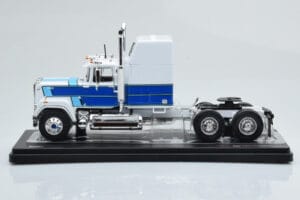Mack Superliner Magnum Weiß Blau IXO 1:43 TR165 Metall — Bild 3 von 6
