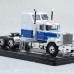Mack Superliner Magnum Weiß Blau IXO 1:43 - image 4 of 6